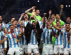 今晨法国杯传出新动向；新奥尔良鹈鹕更衣室发声；管理层表态：底气十足；临场指挥获称赞(鹈鹕以前是什么队)