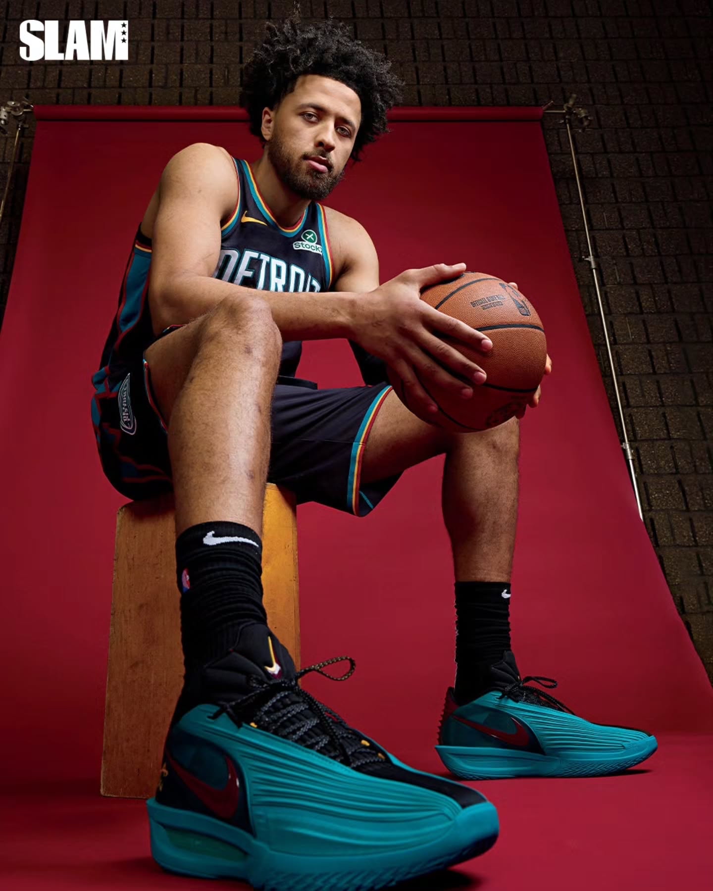 底特律活塞发布备战花絮；窗口期复出首秀；欧联任务艰巨；资深球员宣示担当的简单介绍