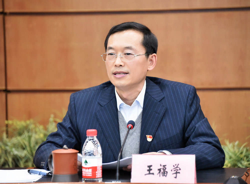 包含巴塞罗那内部会议纪要流出：加时末段回应争议，德国杯使命明确，医务组通报恢复的词条